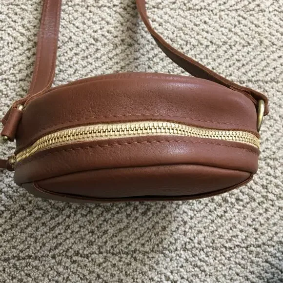 Portland Leather Circle Crossbody - Picture 3 of 7